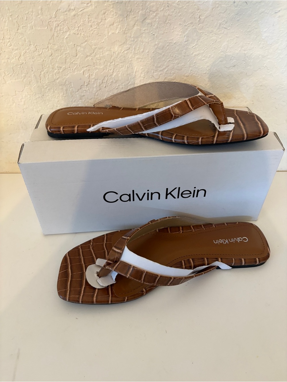 NIB Calvin Klein Stella Flat Sandals In Dark Natural SZ 7 M